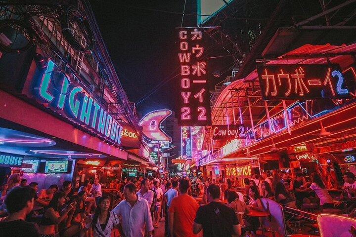 Bangkok night crawl : Tejados, Soi Cowboy, Bar, Club & Go Go’s