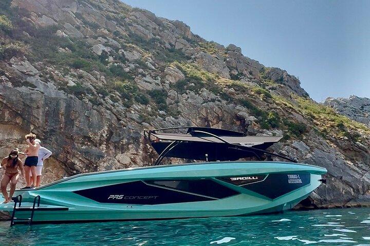 Dhermi : giro in barca della baia di Grama e grotta blu segreta, soste per nuotare