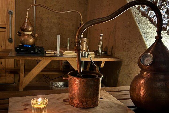 Machen Sie Ihren eigenen Tequila oder Mezcal mit Brennerei und Cocktails