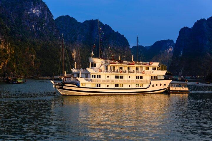 Crociera a 4 stelle Ha Long Bay con All Inclusive 2 giorni/1 notte