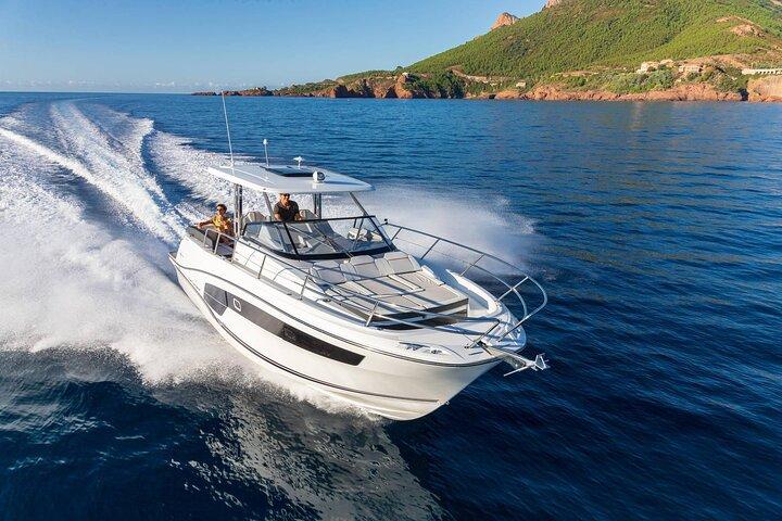 Tour privato su uno yacht a motore