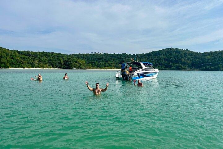 Private Speed Boat Adventure to Pig Island