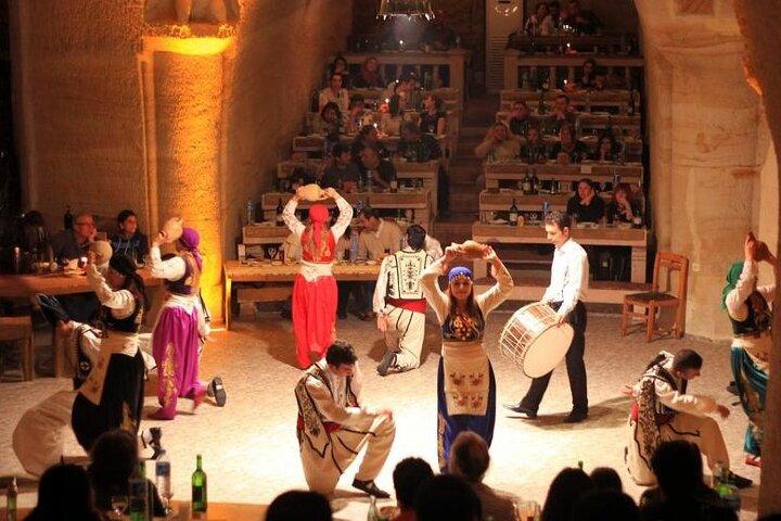 Capadocia Noche turca en el restaurante Cueva con traslado al hotel