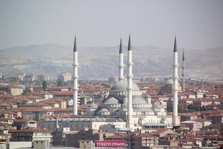Tour a pie por Ankara : Explora los principales lugares de interés y joyas ocultas