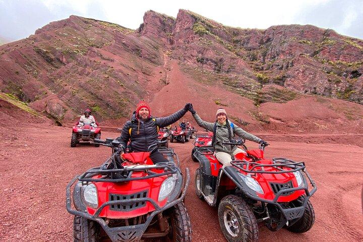 Excursion en quad à Rainbow Mountain et Red Valley : une journée d'aventure