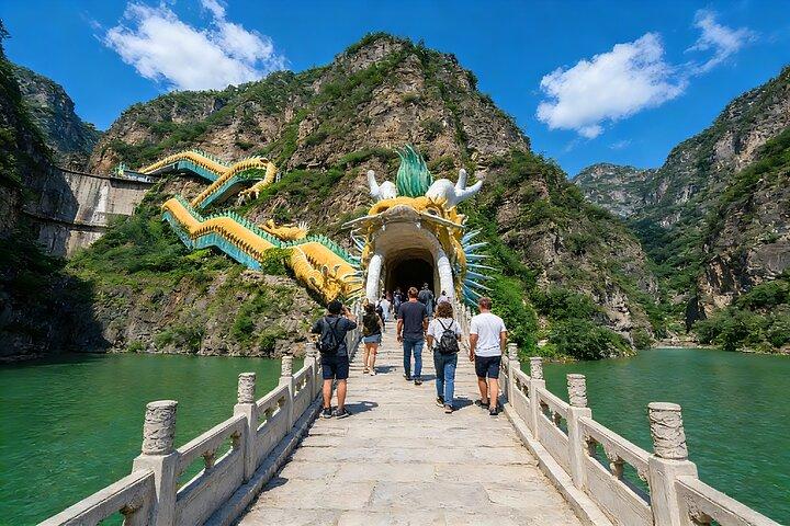Tour privato di Pechino alla Grande Muraglia di Juyongguan e Gola di Longqing con giro in barca