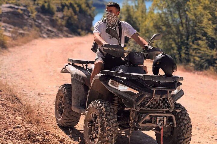 ティラナから：ボビラ湖でのATV/クワッドバイクツアー