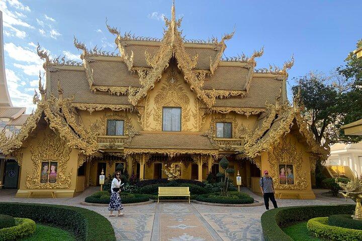 2 Tage Tour in Chiang Rai, inklusive Hotel, Mittagessen, Abholung & Transfer