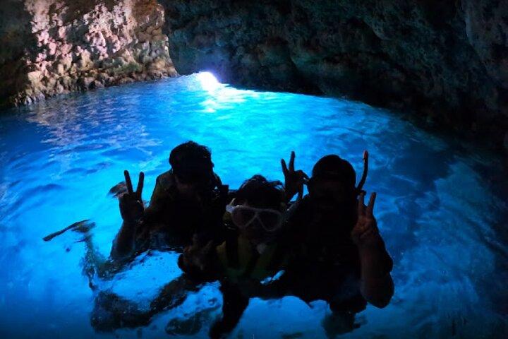 Okinawa Blue Cave Snorkeling Adventure con foto gratis