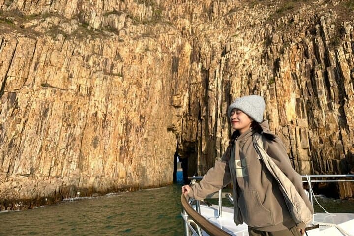 Yacht Cruise Double Sea Arches in Hong Kong UNESCO Geopark