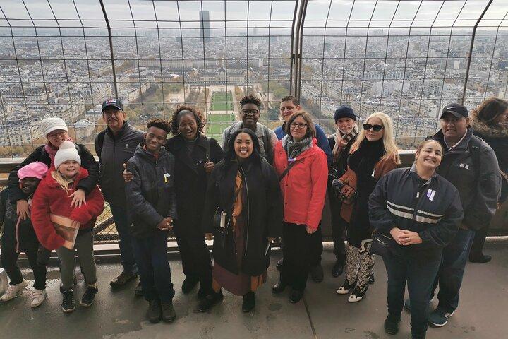 Paris: Eiffel Tower Guided Tour to Summit