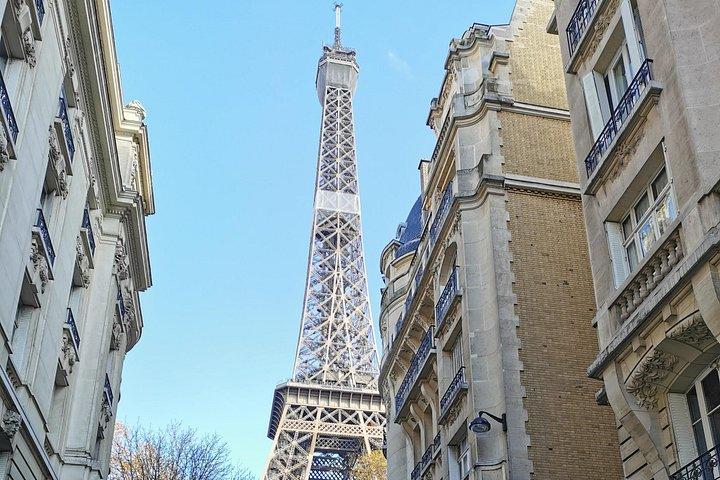 Paris: Eiffel Tower Guided Tour to Summit