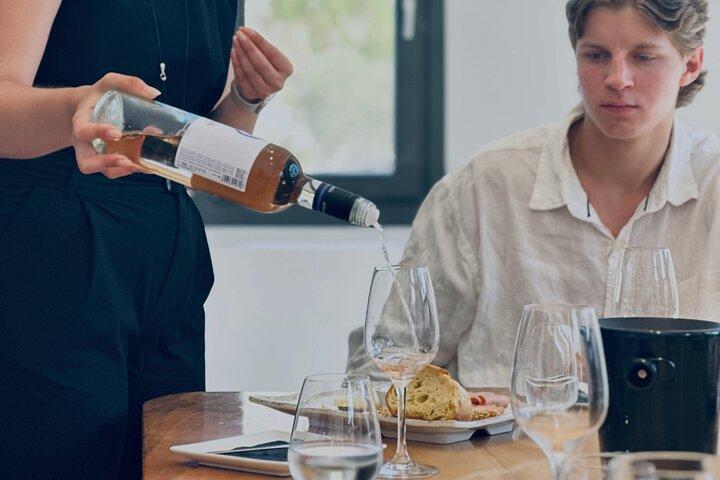 A arte do vinho - um verdadeiro sabor de Santorini