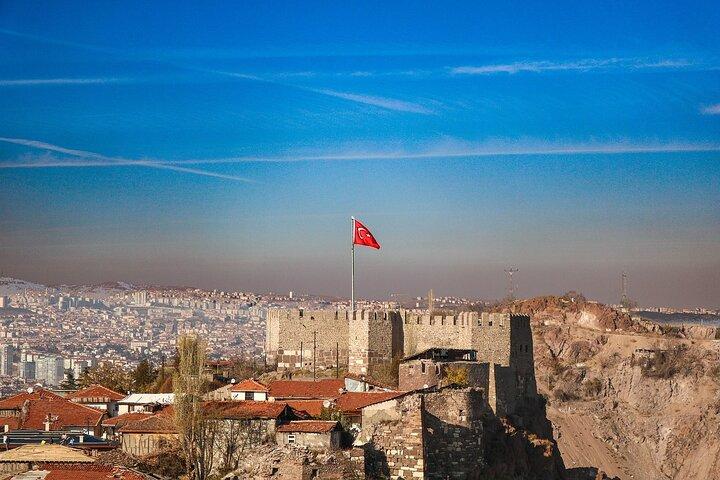 Tour a pie por Ankara : Explora los principales lugares de interés y joyas ocultas