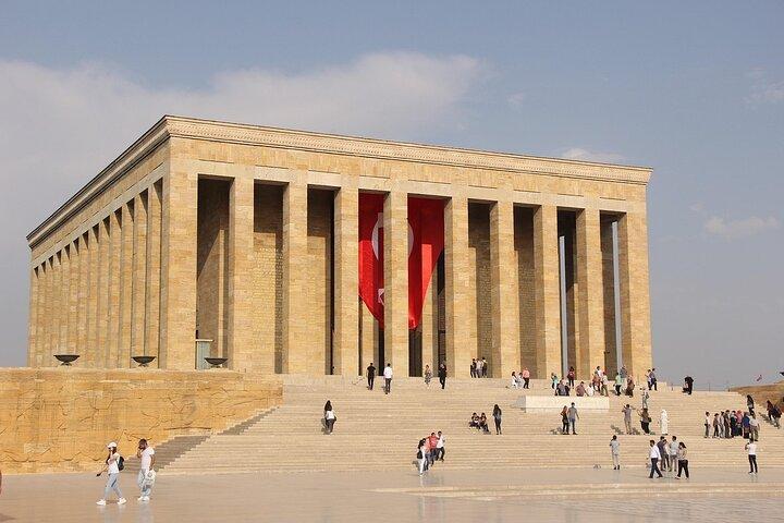 Tour a pie por Ankara : Explora los principales lugares de interés y joyas ocultas