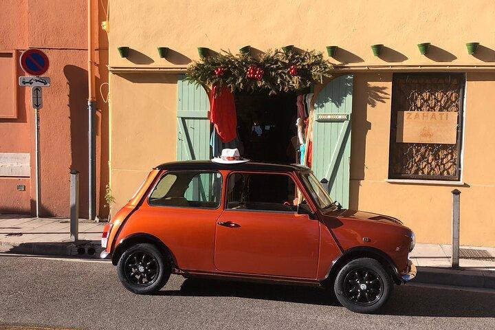 Mini Austin del 1987 sulla Costa Azzurra con autista/guida