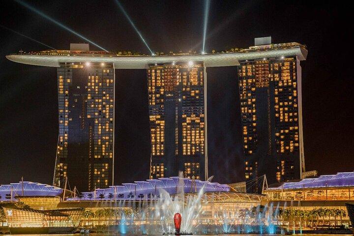 Singapore Night River Cruise mit Lichtshows und Satay Tasting