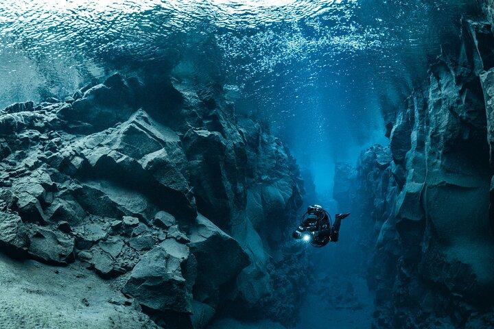Dive The Divide: Hoteller i nærheden af Silfra Fissure Scuba Tour | Reykjavik Pickup