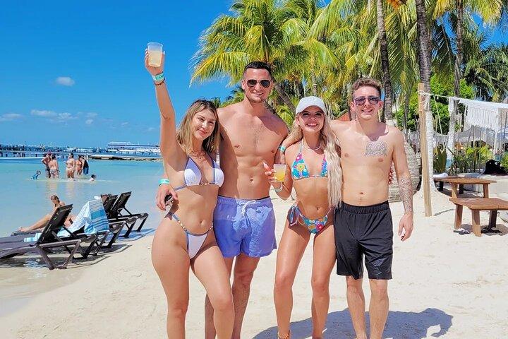 Isla Mujeres Catamarano Plus! Bevande, snorkeling e beach club