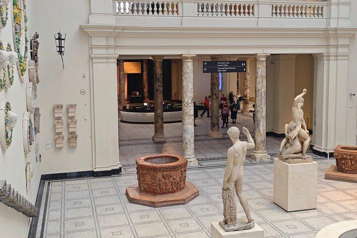 Visita privada ao Victoria and Albert Museum com especialista em arte