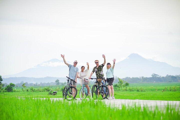 Ciclismo en Menoreh Village
