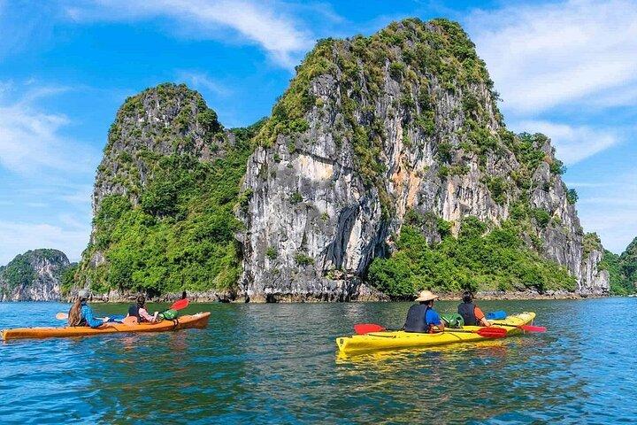 Exklusive private Kanutour Halong und Lan Ha Bay in 4 Stunden