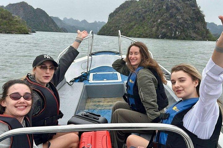 Exklusive private Kanutour Halong und Lan Ha Bay in 4 Stunden