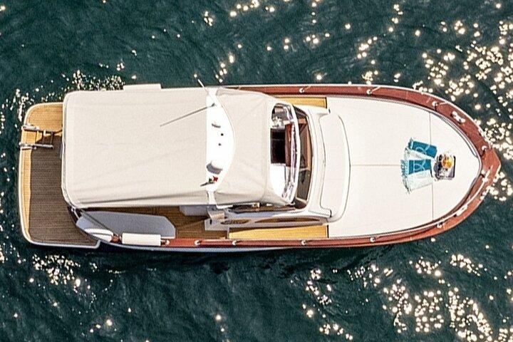 Tour de barco privado de um dia inteiro pela costa de Amalfi a partir de Positano