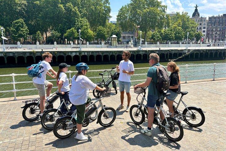 ビルバオハイライト3時間Eバイクツアー：少人数またはプライベートツアー