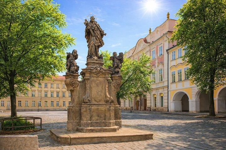 Catedral de San Vito y Gemas Ocultas del Castillo de Praga
