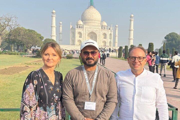 Agra : Tour di ingresso espresso del Taj Mahal – Salta le code e risparmia tempo