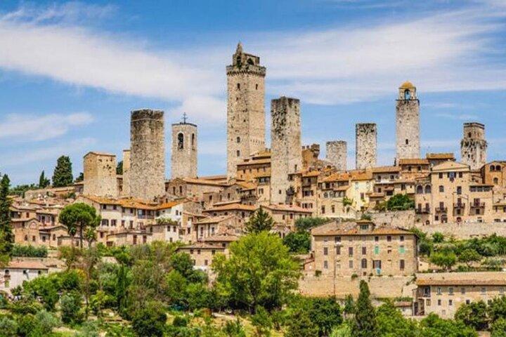 ピサ、シエナ、サン・ジミニャーノ：フィレンツェからの日帰り旅行（ランチ付き）