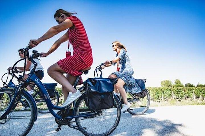 Excursion d'une journée à vélo électrique à Saint-Emilion avec dégustations de vin et déjeuner
