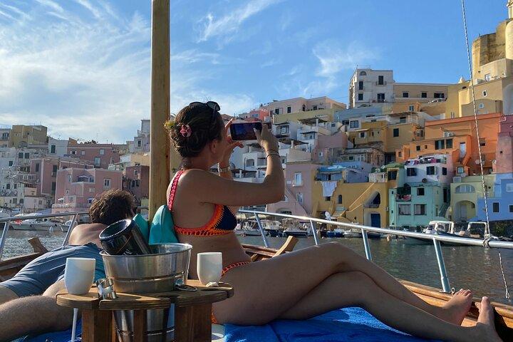 Private Halbtages-Bootstour nach Ischia oder Procida
