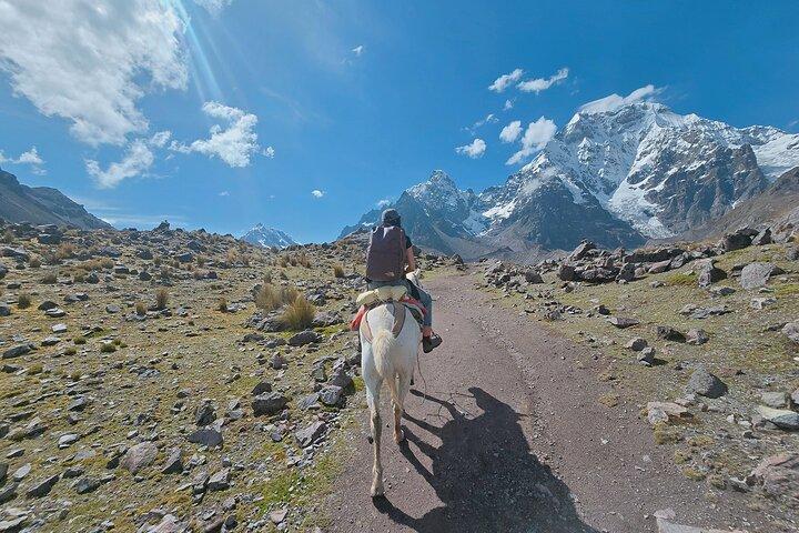 Hoteller i nærheden af Ausangate 12 Lakes Horseback Riding Full Day Tour