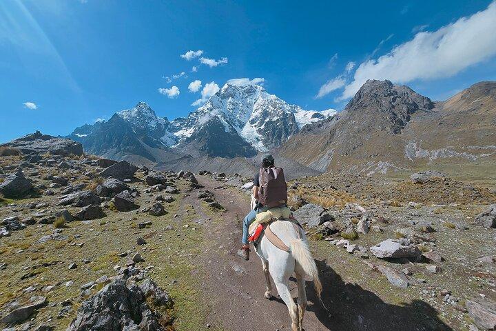 Hoteller i nærheden af Ausangate 12 Lakes Horseback Riding Full Day Tour