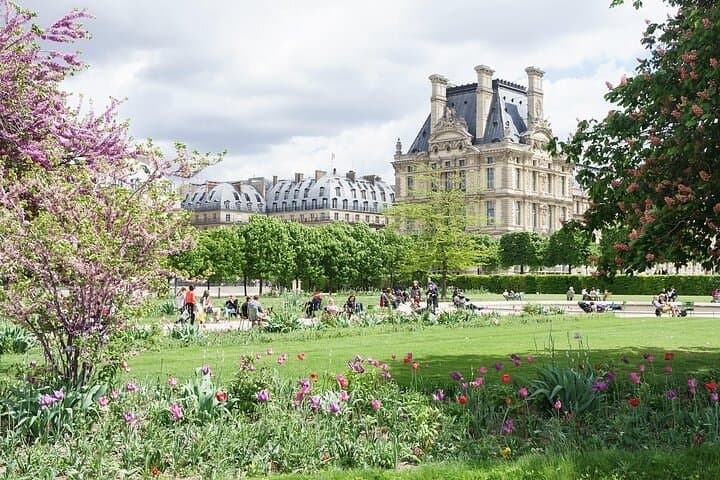 Paris Highlights Tour: Notre-Dame & Louvre Semi-Private & Private