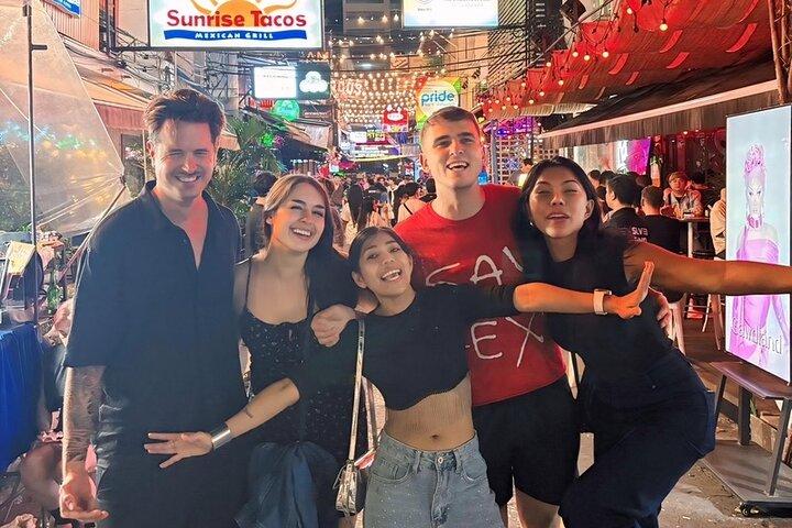 Bangkok LGBTQ Nightlife Tour com Drag e Karaoke