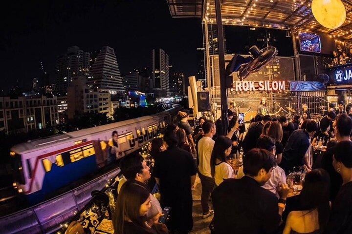 Bangkok LGBTQ Nightlife Tour com Drag e Karaoke