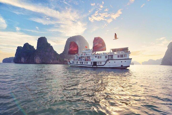 Ninh Binh und Bai Tu Long Kreuzfahrt 4 Tage 3 Nächte von Hanoi
