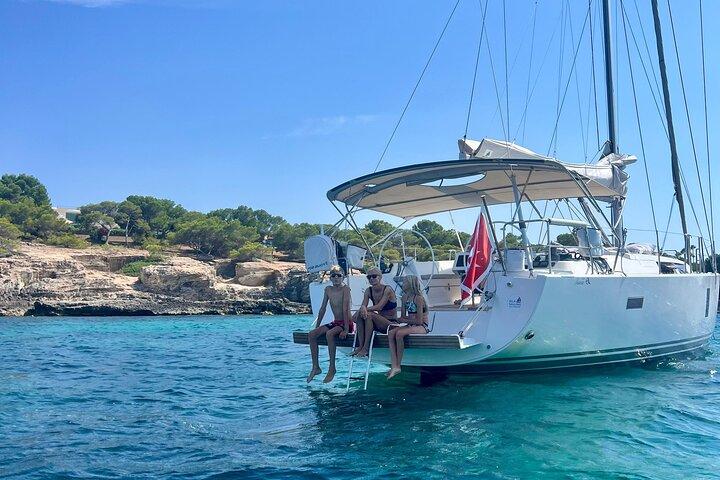 Maiorca : tour privato in barca a vela con bevande e tapas