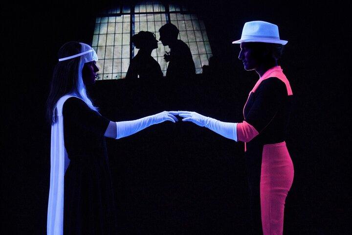 Underground Black Light Theatre interaktiv show i Prag