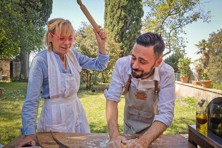 Florentine Pasta fazendo aula com a mamãe
