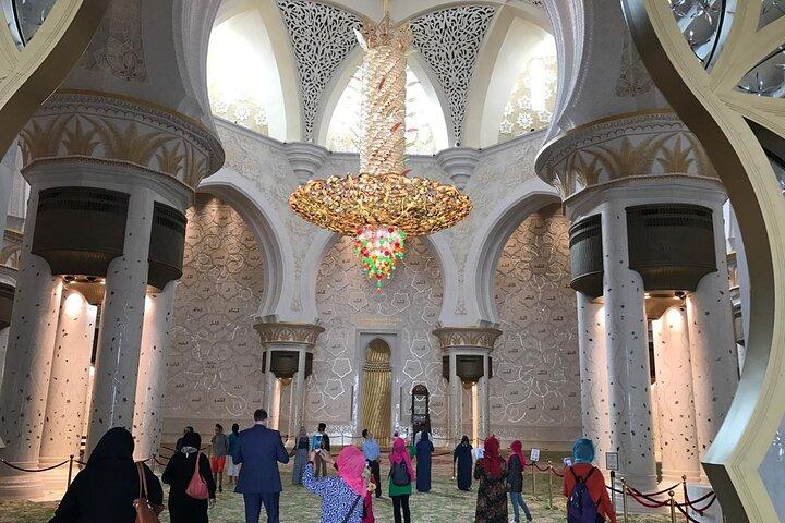 Private Abu Dhabi Stadtrundfahrt mit Abholung von Dubai oder Abu Dhabi