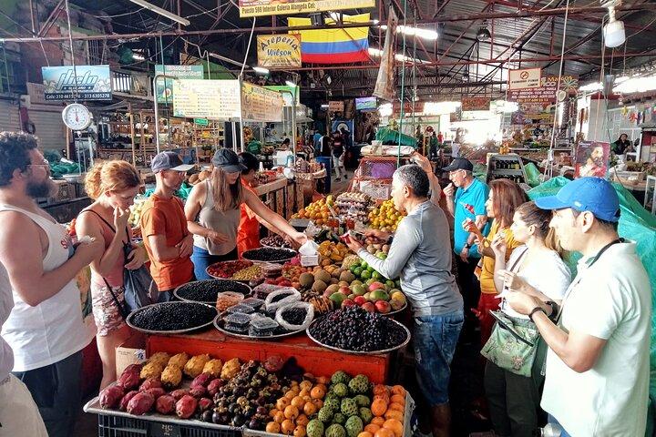 Cali Food Market Tour Galería Alameda met exotische proeverijen