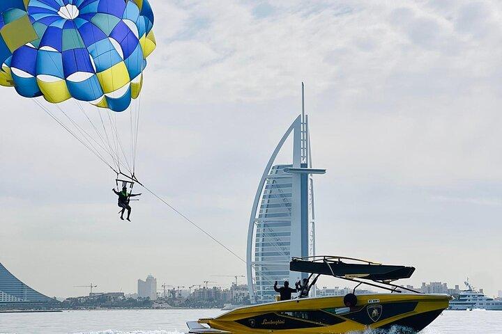 Aventura en paracaídas con impresionantes vistas de Dubai