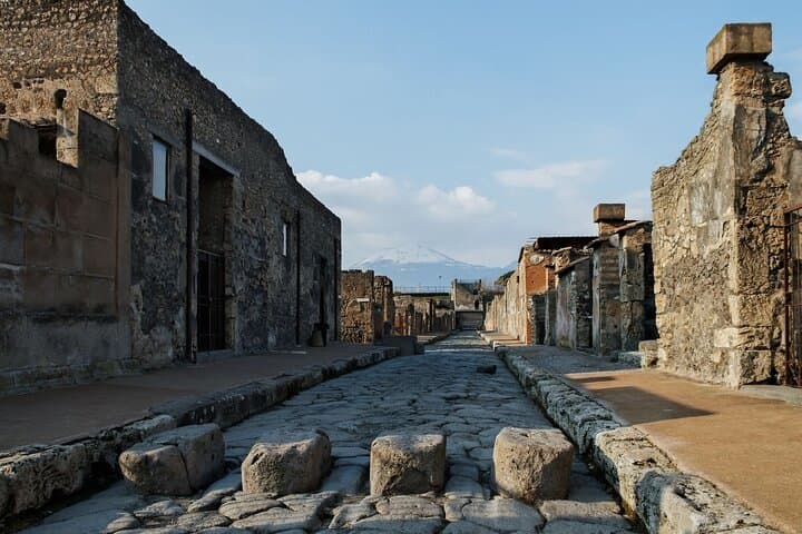 Pompei Ticket and Audio Tour by an Archaeologist