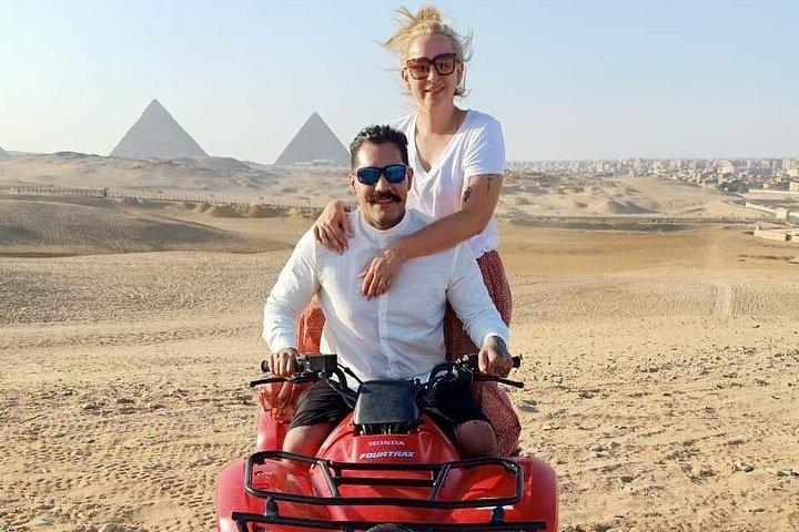 ギザピラミッドプライベートツアーATV、ラクダ乗り、ランチ、ディナークルーズ