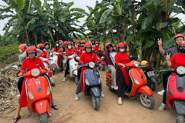 女性アオザイライダーと行くハノイベスパ田舎ツアー半日