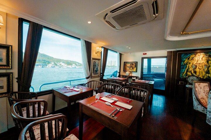 Descubra Nha Trang Bay: Cruzeiro de um dia com snorkeling, caiaque e almoço